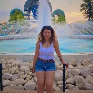 Meet your Posher, Daniela